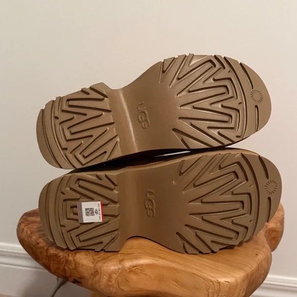 NWOT UGG CLASSIC TWIN SEAM NEW HEIGHTS - Picture 8 of 9